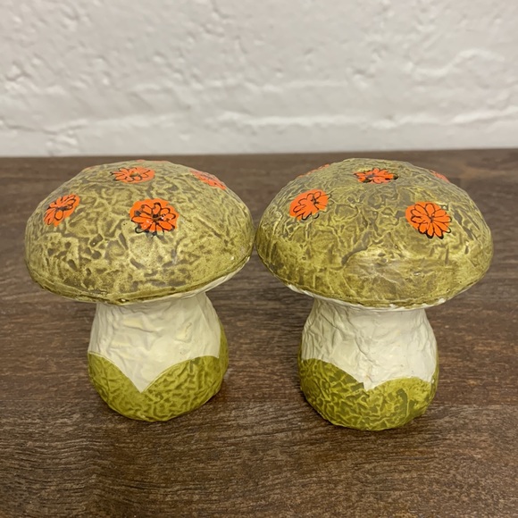 *HOST PICK* VTG Japan Ceramic Toadstool Mushroom Salt & Pepper Shakers - Picture 2 of 5